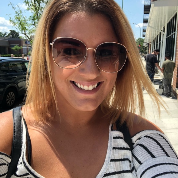 Meet your Posher, Karen - Picture 1 of 1